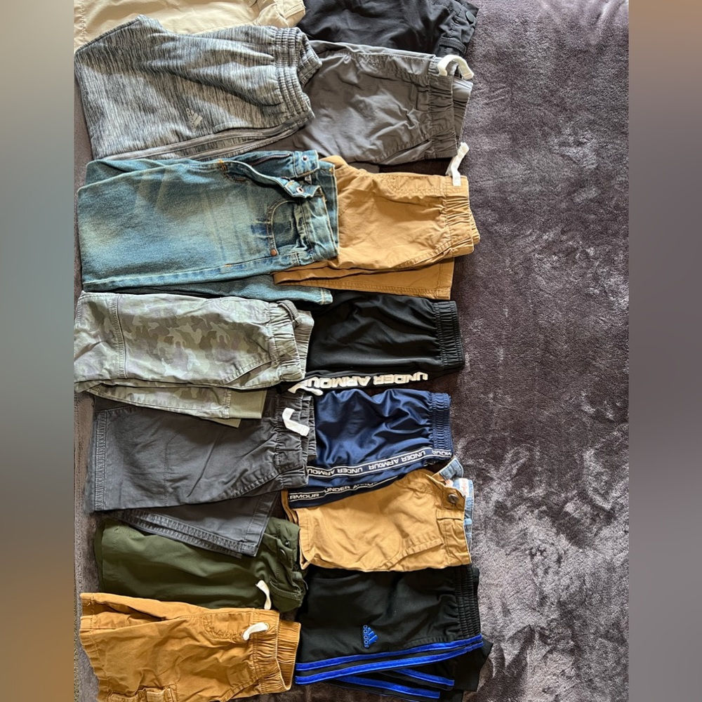 Boys 5-6 Lot gently used sweatshirts, tshirts, pants, shorts and long sleeves.